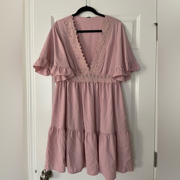 Dresses & Skirts - Blush pink lace detailed dress